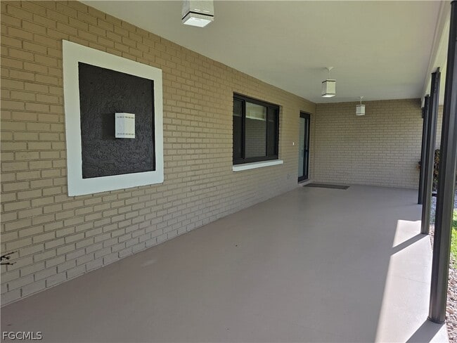 Building Photo - 1250 Riverbend Dr