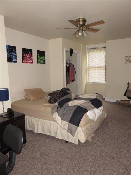 Building Photo - 2212 Ravine St