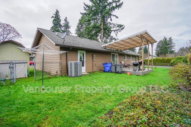 Building Photo - 403 NE 123rd Ave