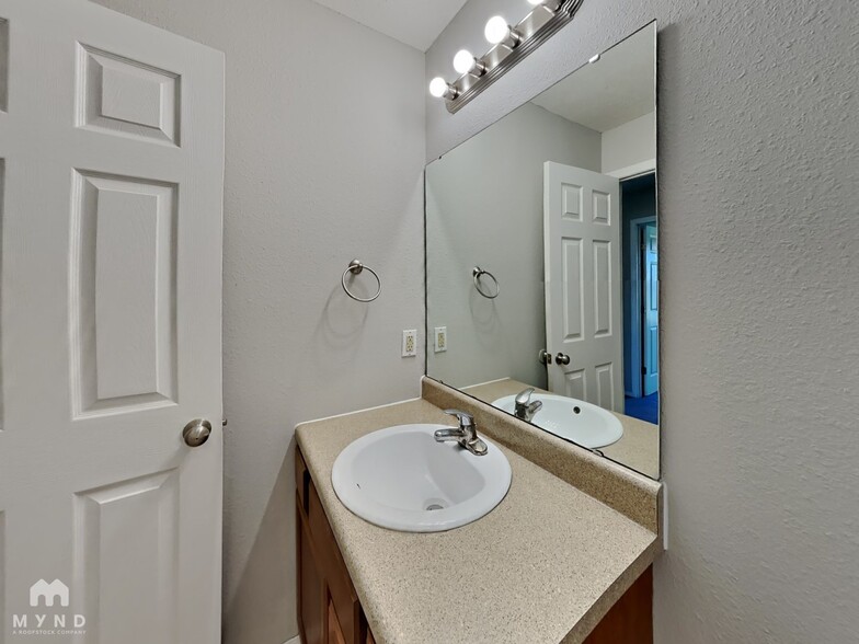 Building Photo - 4876 W Skyler Dr