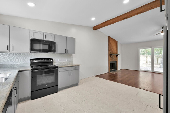 Building Photo - 21 Gambrel Oak Pl