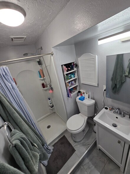 Building Photo - 2915 36th Ave W