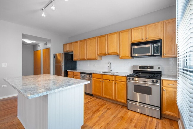 Building Photo - 1808 S Michigan Ave