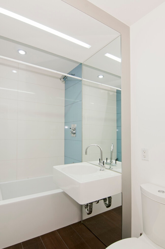 Building Photo - La Renata