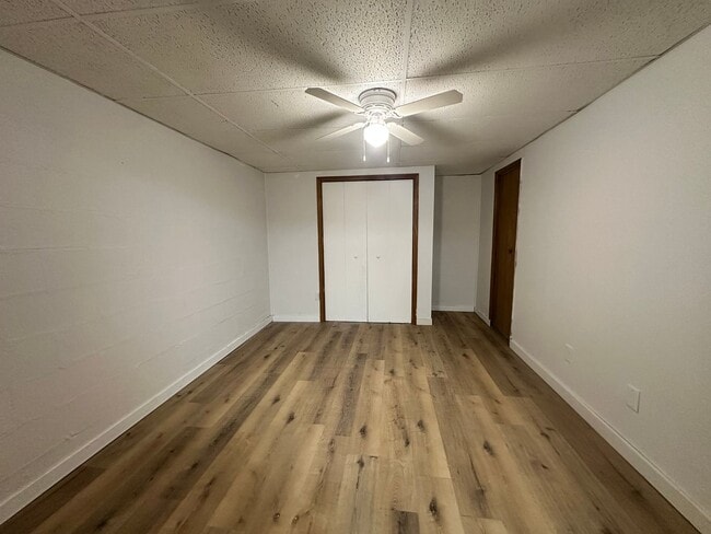 Building Photo - Two Bedroom One Bathroom Available in Battle Creek