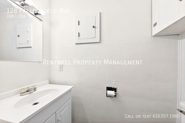 Building Photo - 128 Fallowfield Ave