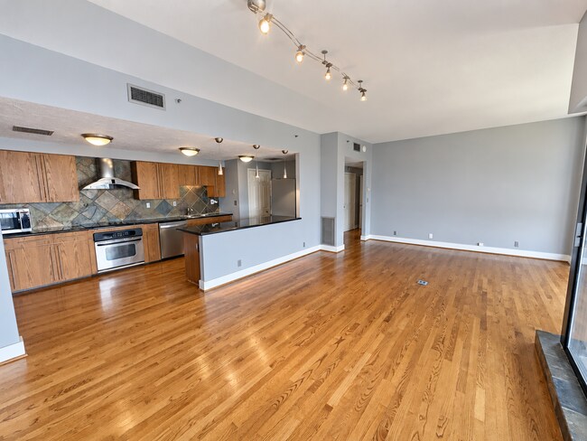 Building Photo - 3030 McKinney Ave