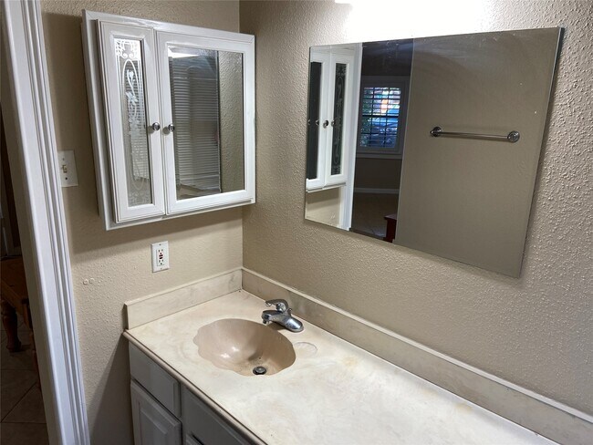 Building Photo - 22503 Dabney Manor Ln