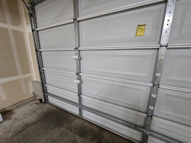 Building Photo - 4 Bedroom, 3 Bathroom House!