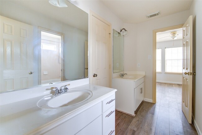 Building Photo - 800 Mulligan Ct