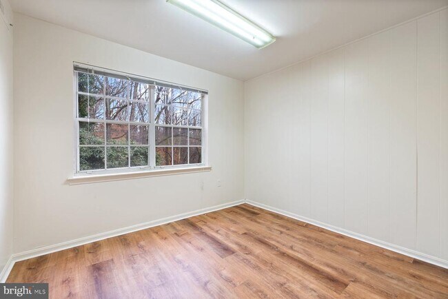 Building Photo - 876 College Pkwy