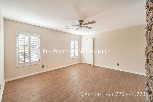 Building Photo - Beautiful 4 bedroom, 2.5 bathroom two-stor...