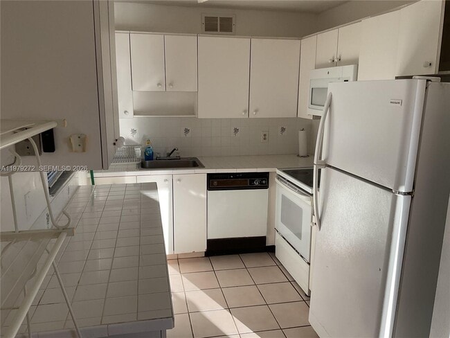 Building Photo - 516 Saxony Dr