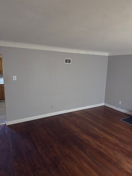 Building Photo - 42 Rolling Hills Dr