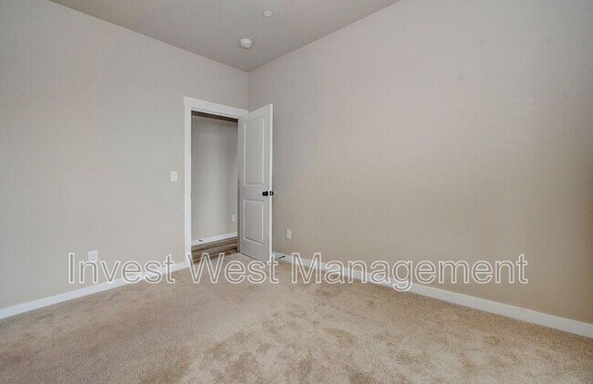 Building Photo - 1651 52nd Ct