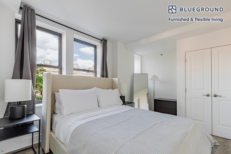 Building Photo - 45 W 81st St