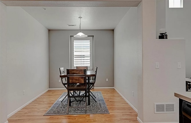 Building Photo - 9420 Loggia St