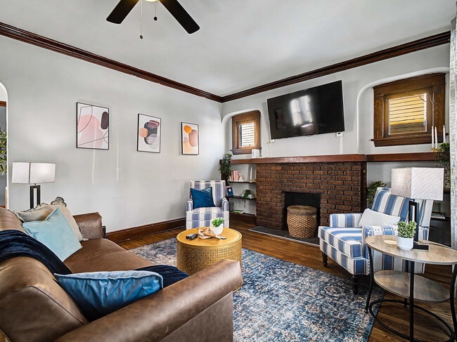 Building Photo - 10619 Bernard Ave