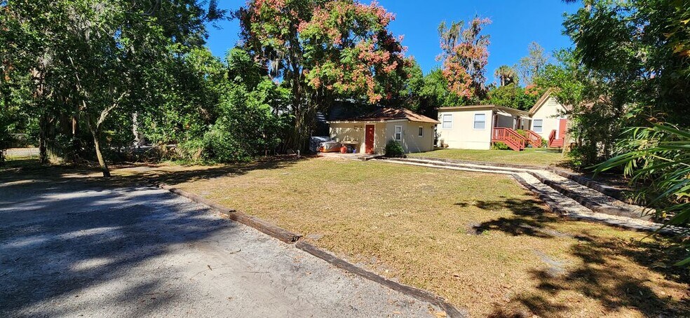Building Photo - 410 W Howry Ave