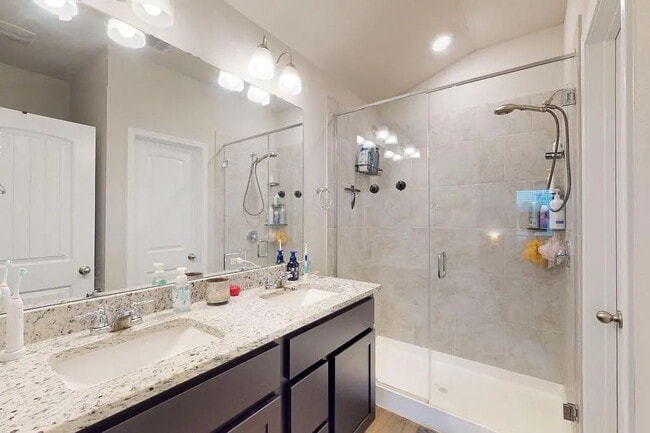 Building Photo - 3Bedroom, 2Bath, commuity pool access and side walk community in Pleasant Hill North Bryan off 2818