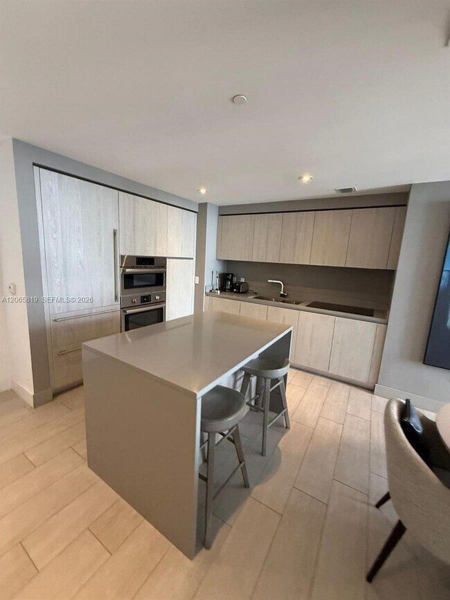 Building Photo - 4010 S Ocean Dr
