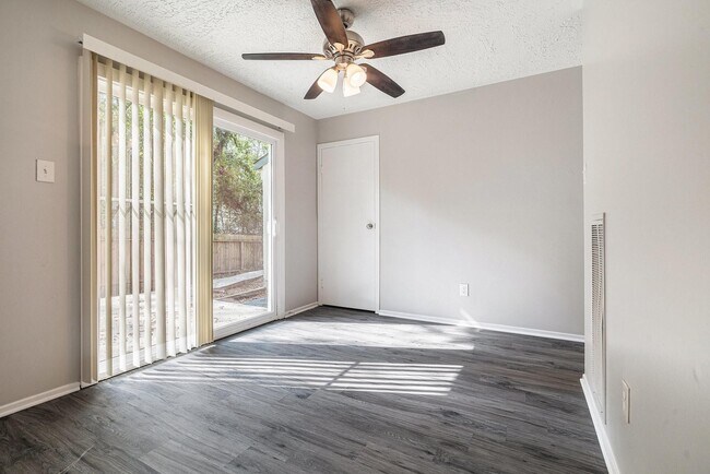 Building Photo - 11915 S Red Cedar Cir