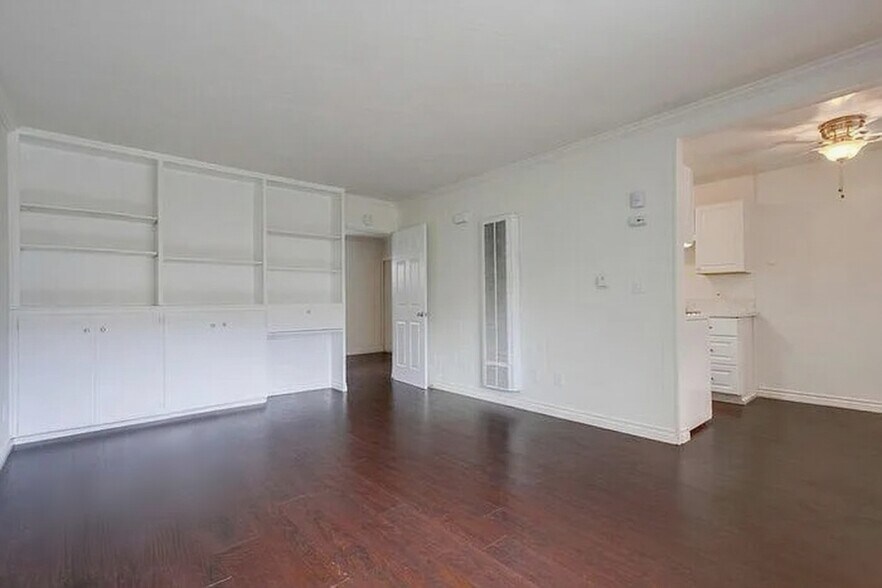 Primary Photo - 3819 Wilson Ave