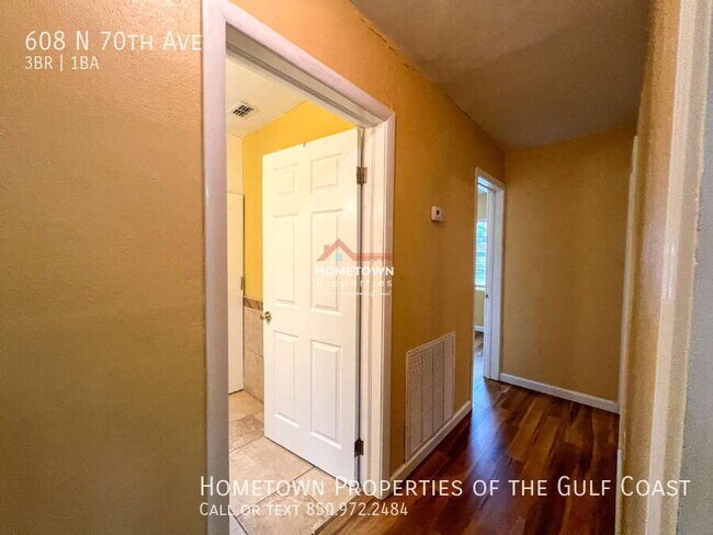 Building Photo - 608 N 70th Ave