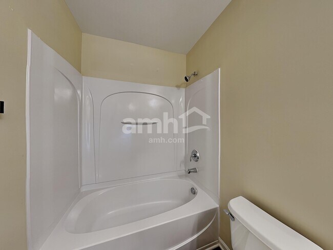 Building Photo - 3005 Quail Oaks Dr