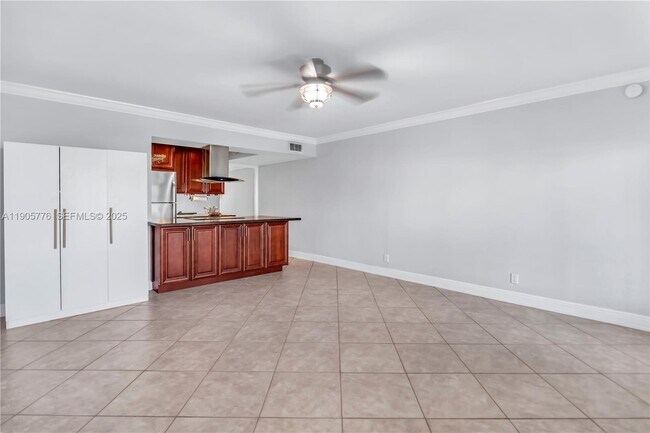 Building Photo - 801 NE 18th Ct