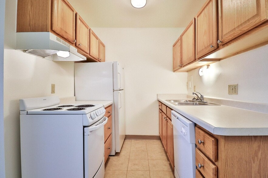 Building Photo - Varsity Square Apartments