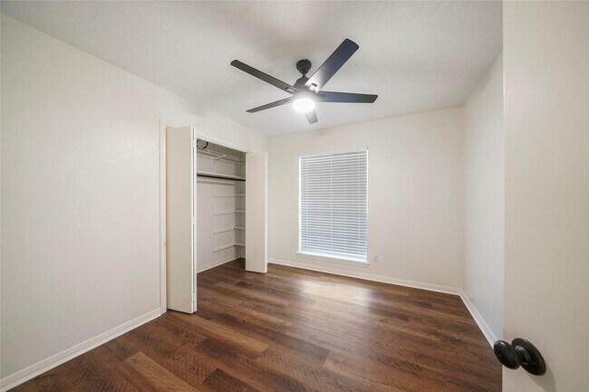 Building Photo - 719 Thornwood Dr