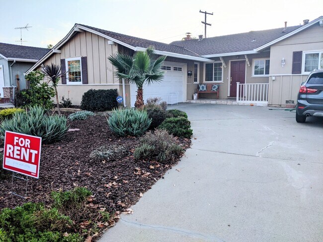 Building Photo - 3437 Gavota Ave