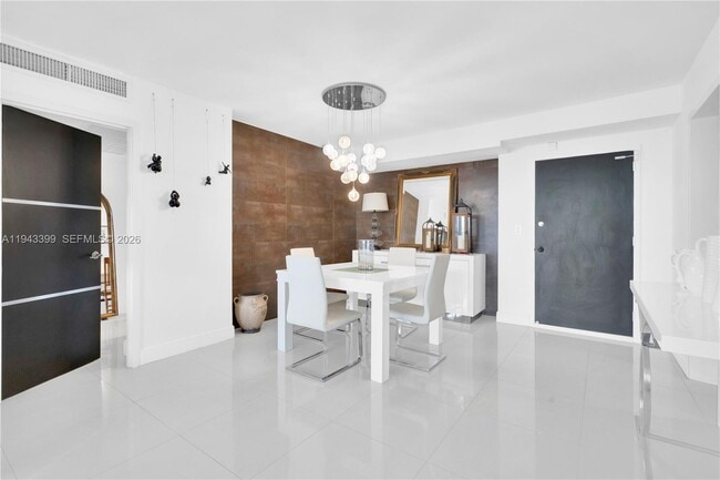 Building Photo - 3140 S Ocean Dr