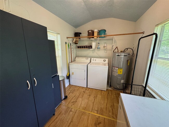 Building Photo - 2300 Bowler Rd