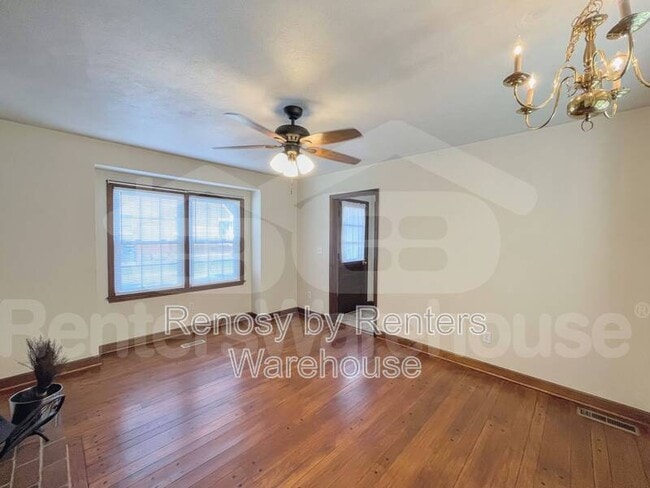 Building Photo - 1619 Laurel Ave