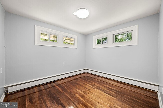 Building Photo - 25 Pennsbury Way E