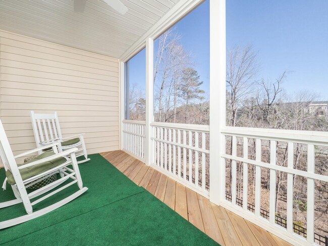 Building Photo - Gorgeous Luxury 3 Bedroom 2.5 Bath Townhom...