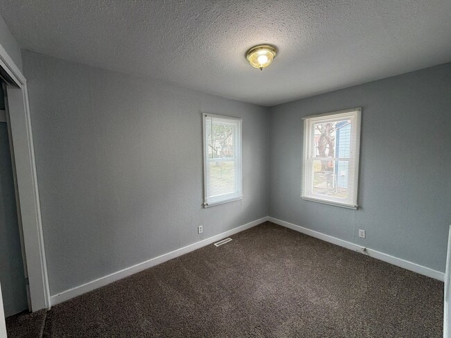 Building Photo - Welcome Home! Don’t Miss This One