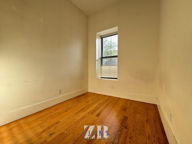 Building Photo - 1520 St Johns Pl
