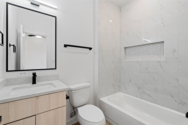 Building Photo - 1031 North Ln