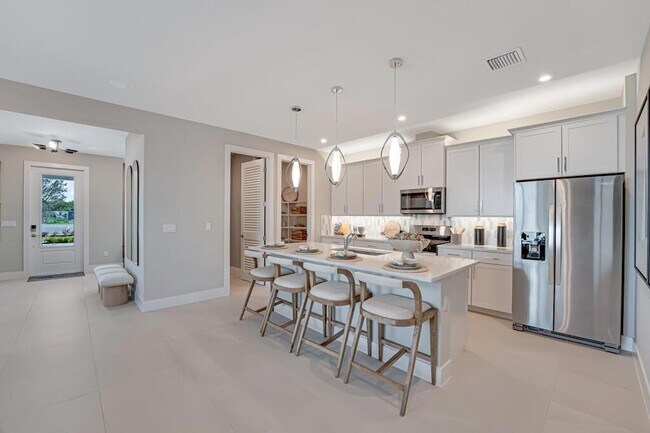 Building Photo - 925 SW Pr Ave