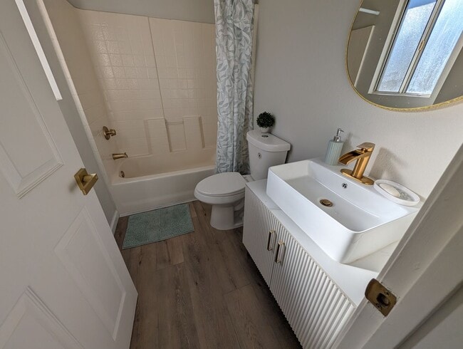 Building Photo - Perfect Family Home: 3-Bedroom, 2-Bath Gem