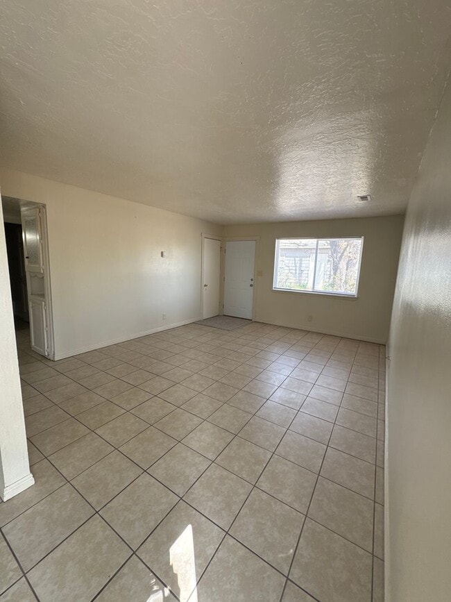 Building Photo - Lily Haven 07