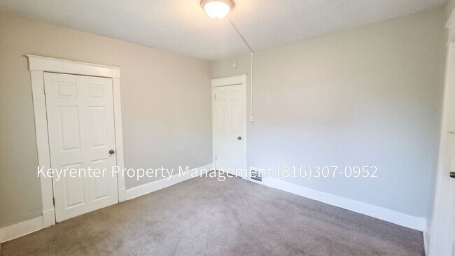 Building Photo - Welcome Home to This Bright & Inviting 4 Bed, 2 Bath