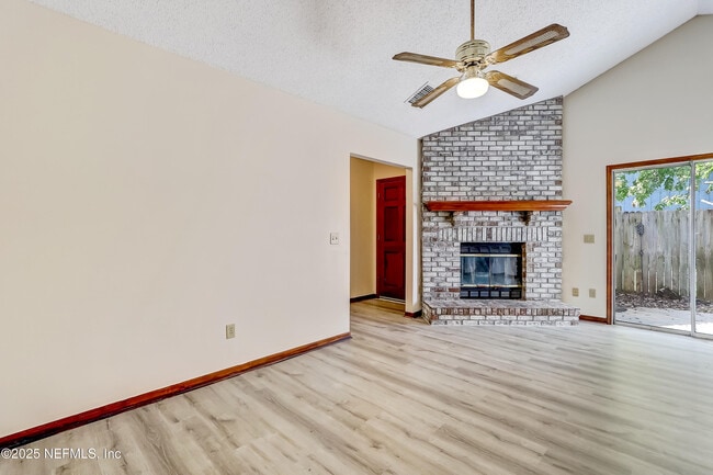 Building Photo - 12015 Cobblewood Ln N