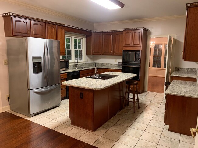 Building Photo - Fabulous 4BR 2.5BA Home on 1.25 Acres