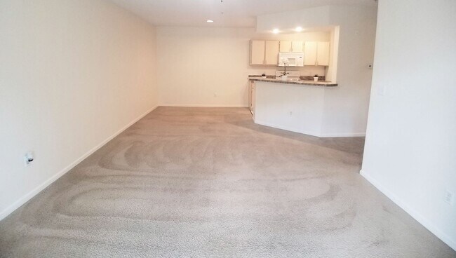 Building Photo - Beautiful 1/1 Condo x Rent @ The Crest at Waterford Lakes Close to UCF and Valencia College !!!