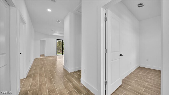 Building Photo - 706 Homer Ave S