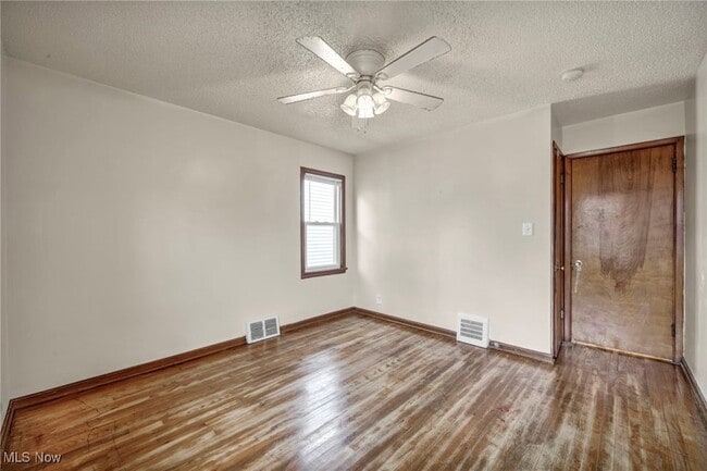 Building Photo - 10213 Dove Ave